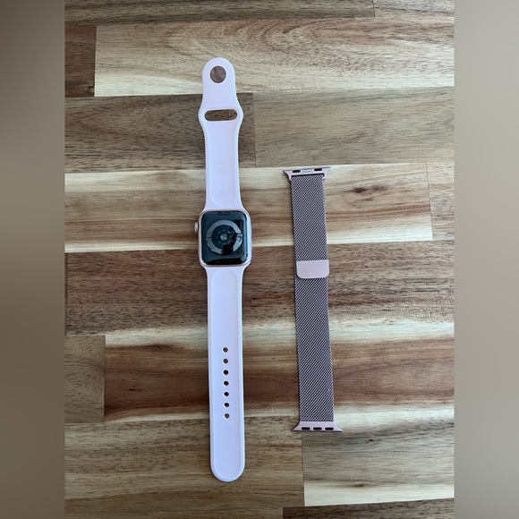 Apple Watch Series 4 40mm - Picture 2 of 3